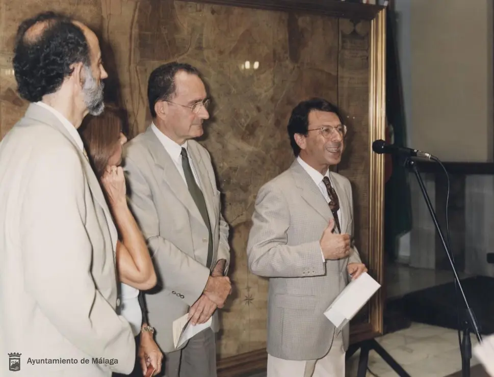 Exposici&oacute;n "La imagen de M&aacute;laga: evoluci&oacute;n cartogr&aacute;fica e hist&oacute;rica" en la sala de exposiciones del Archivo Municipal (2001)
