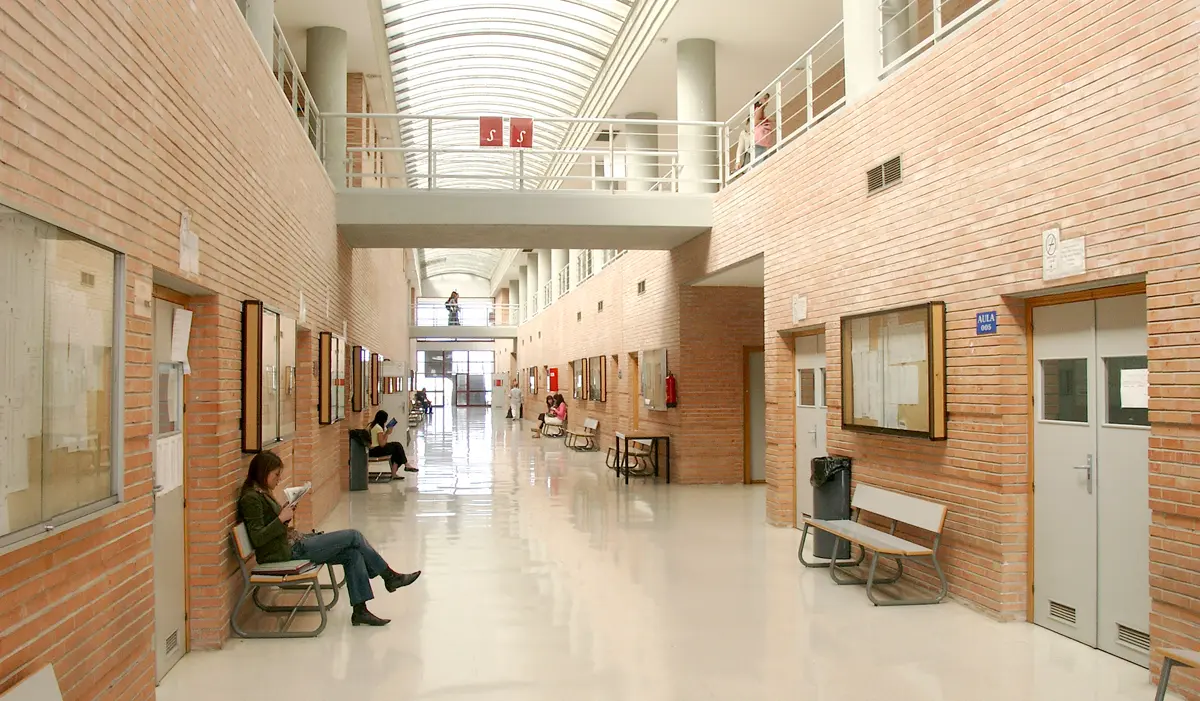Facultad de Ciencias de la Comunicaci&oacute;n / UMA