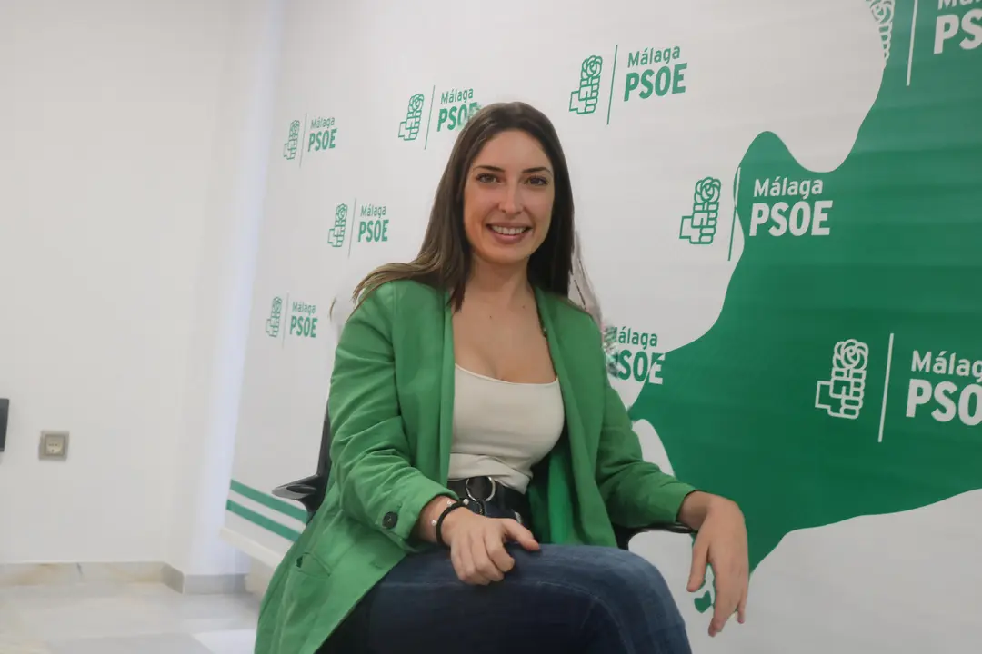 Ana Villarejo, nueva portavoz del PSOE de M&aacute;laga, en la sede provincial durante la entrevista / J.P.