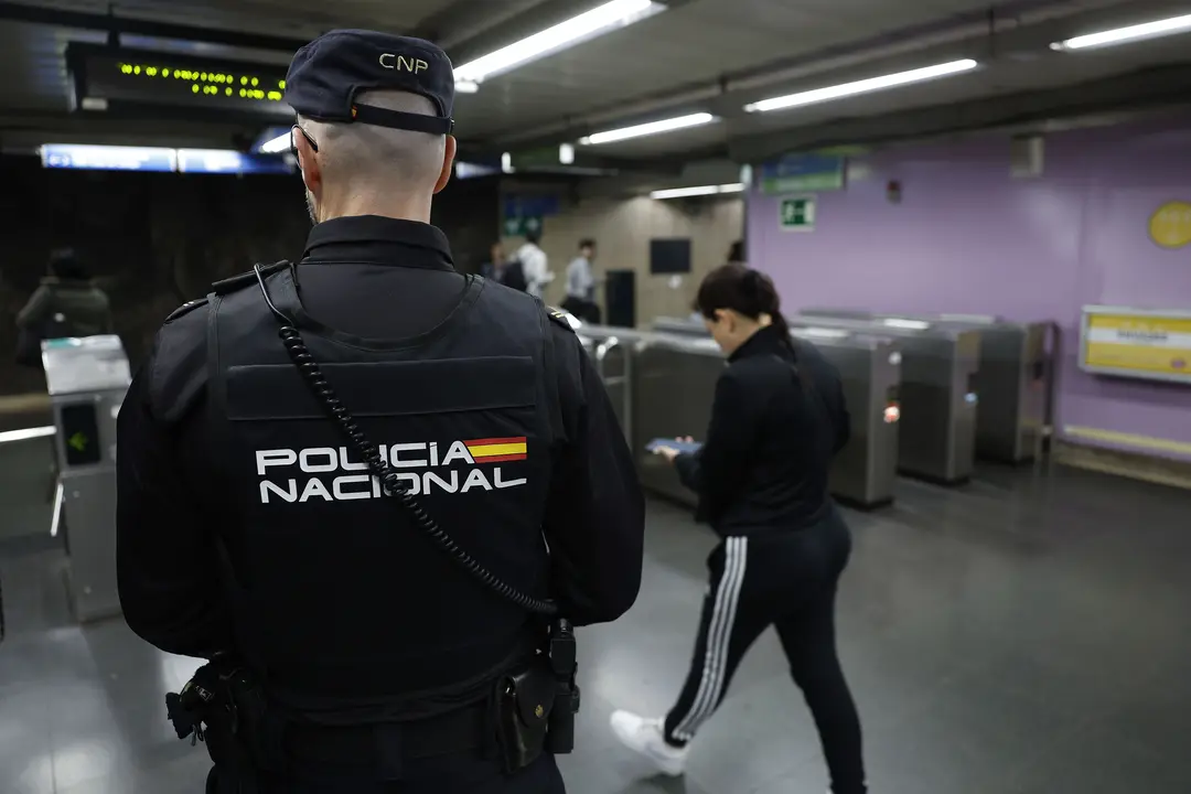 Un polic&iacute;a nacional, en una imagen de archivo / EFE