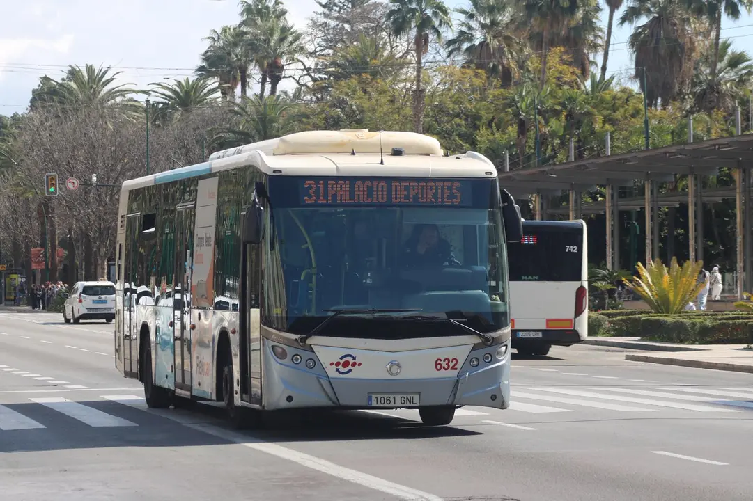 Un autob&uacute;s de la EMT de M&aacute;laga, en una imagen de archivo / Juanma Ponferrada