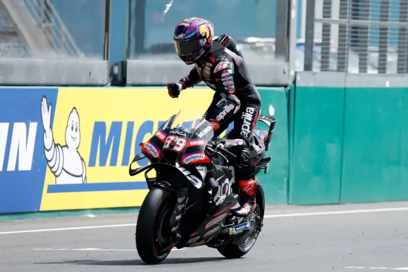 Jorge Mart&iacute;n celebra su triunfo en Le Mans / EFE (Yoan Valat)