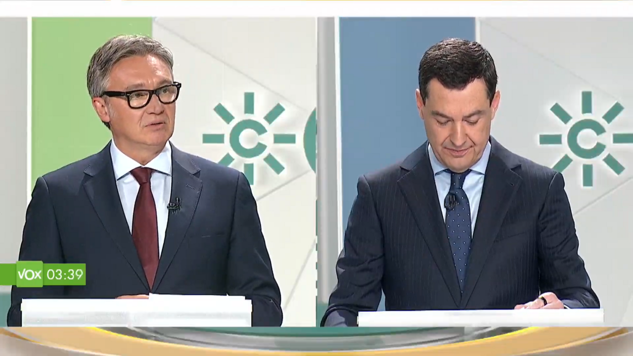 Manuel Gavira (Vox), a la izquierda. Juanma Moreno (PP), a la derecha / Canal Sur