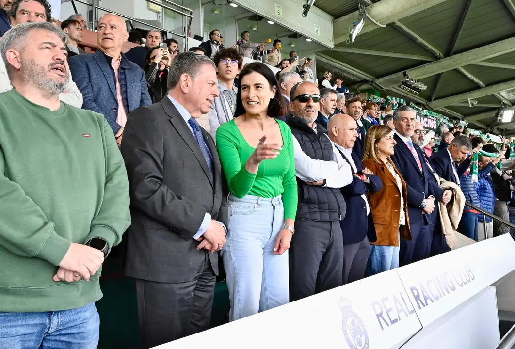 Gema Igual en el palco de Los Campos de Sport / Racing
