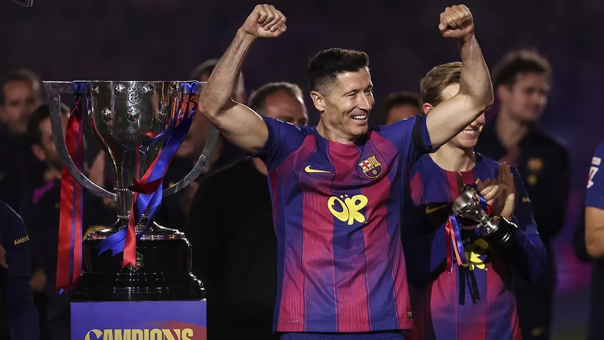 Lewandowski celebrando el t&iacute;tulo de Liga con el Barcelona esta temporada