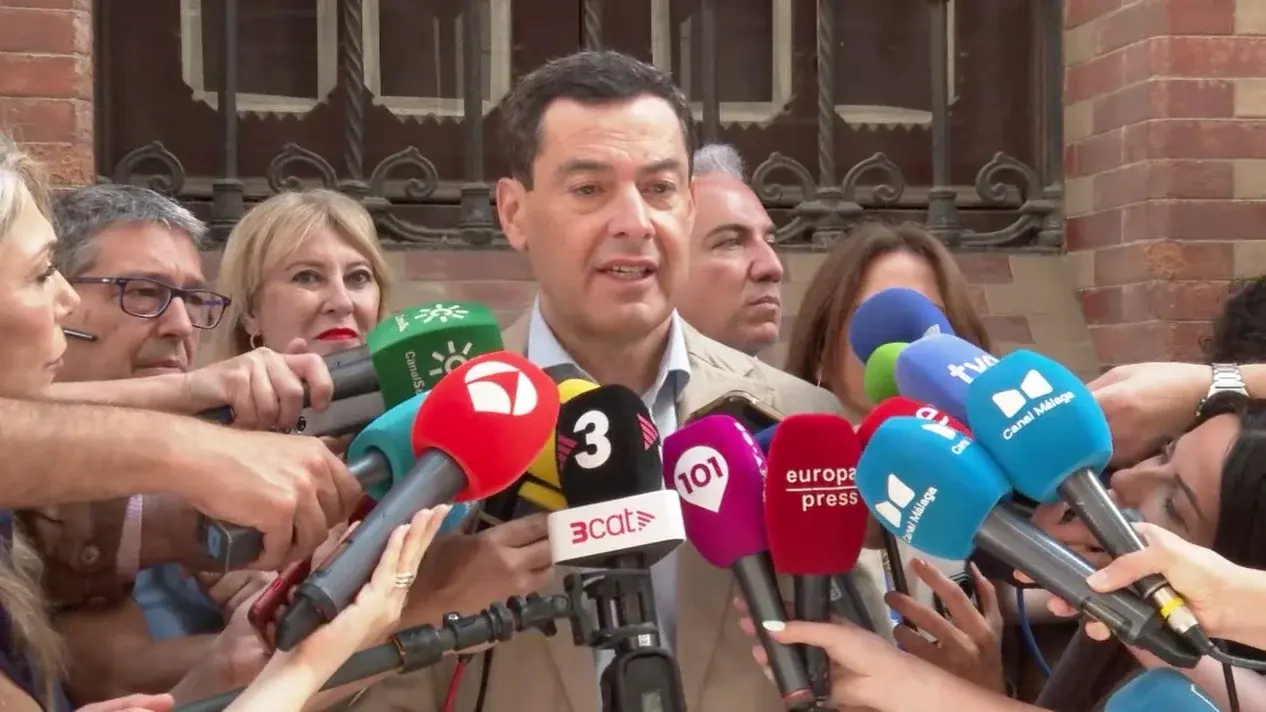 Juanma Moreno, este domingo tras votar en M&aacute;laga / Redes sociales