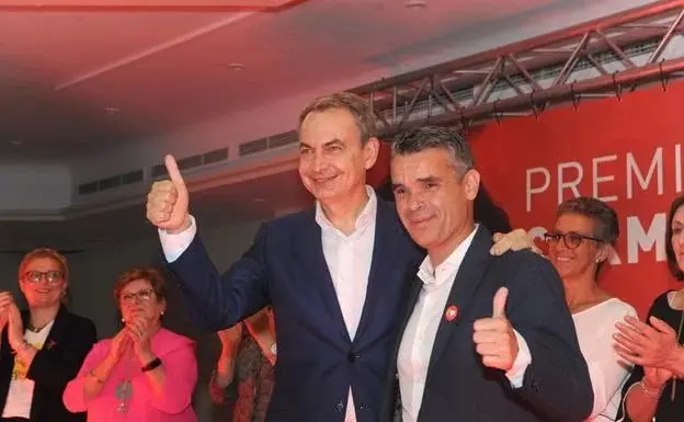 El diputado electo del PSOE por M&aacute;laga, Pepe Bernal, y el expresidente del Gobierno reci&eacute;n imputado, Jos&eacute; Luis Rodr&iacute;guez Zapatero / X de Pepe Bernal