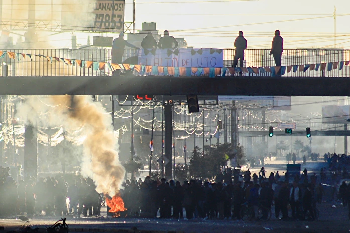 Bloqueo de un carretera de El Alto (Bolivia). | EFE