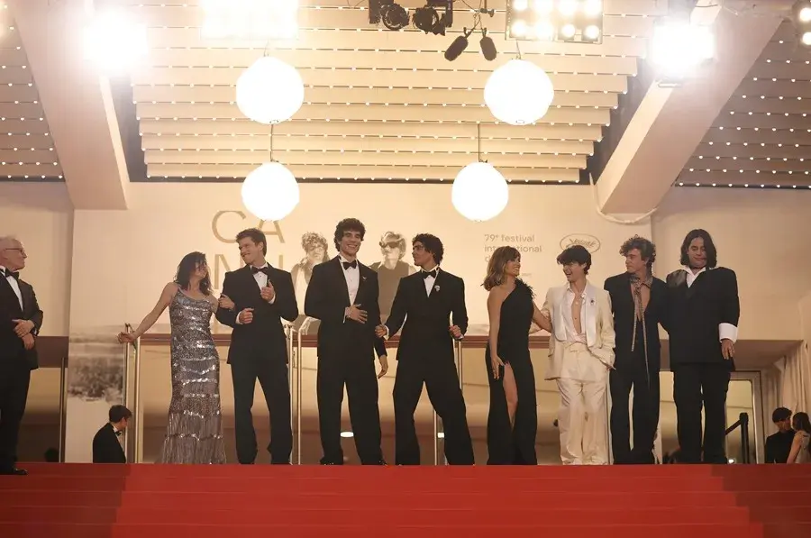 bola-negra-los-javis-cannes