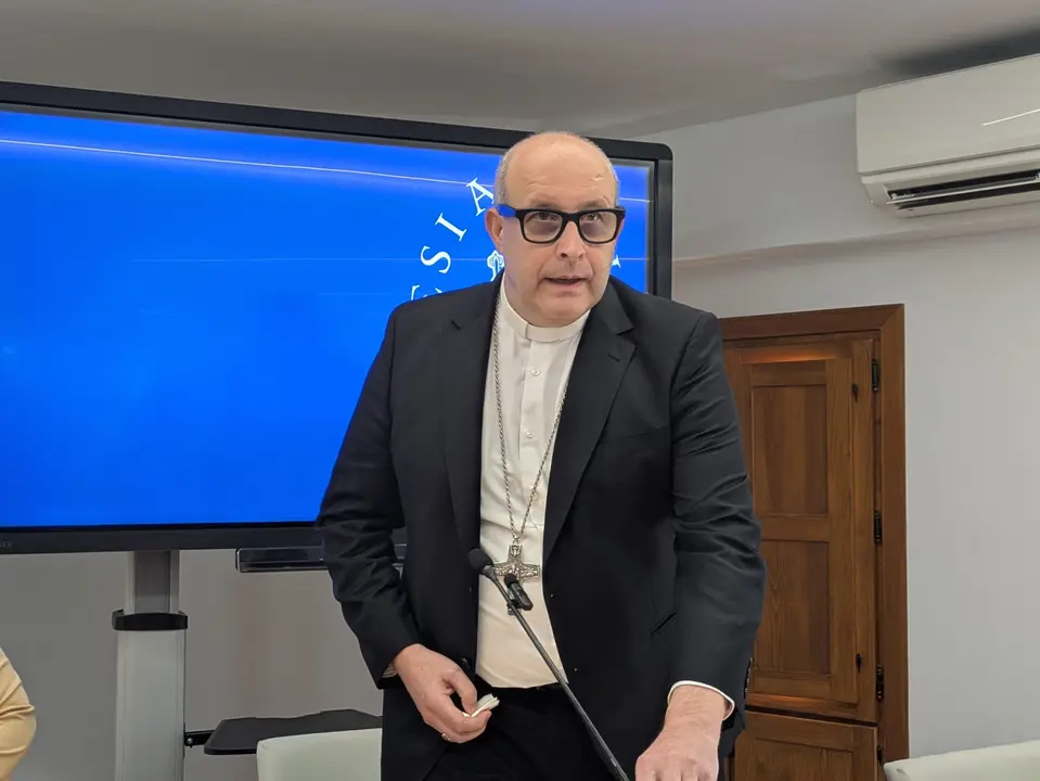 Jos&eacute; Antonio Satu&eacute;, obispo de M&aacute;laga, en una comparecencia este viernes / Samuel Saborido
