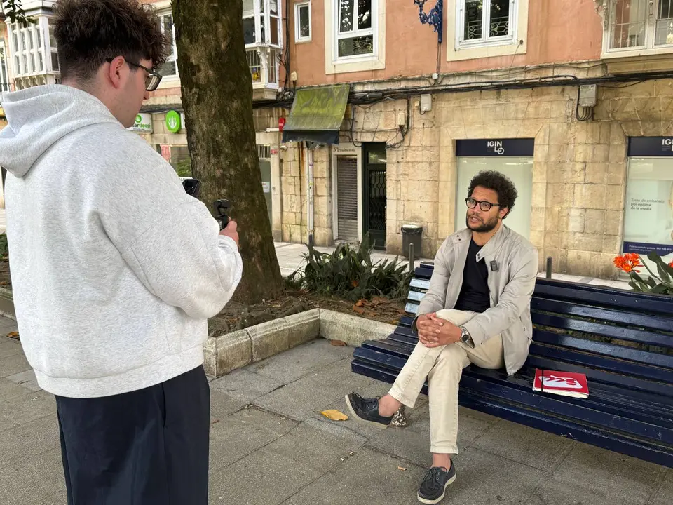 Keruin Mart&iacute;nez siendo entrevistado por Universitas / IU Santander