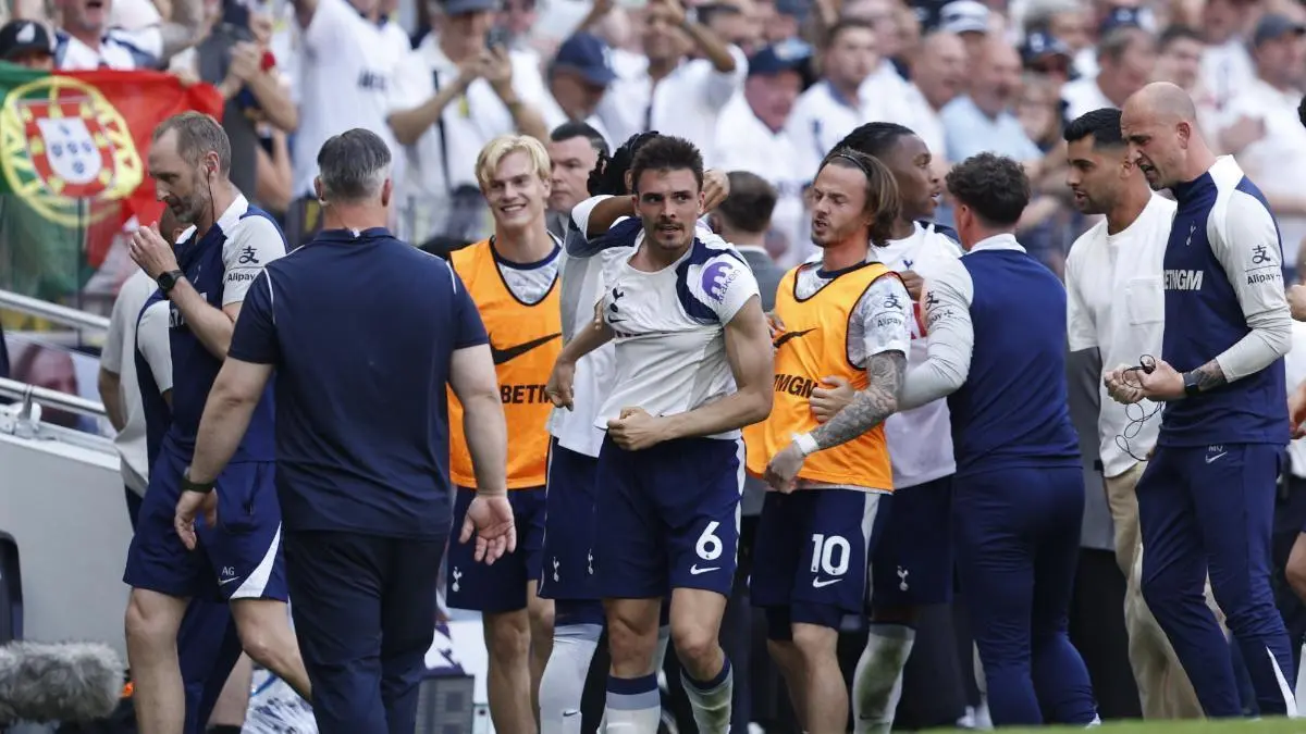 El Tottenham se mantiene en la Premier League con un gol de Palinha / EFE