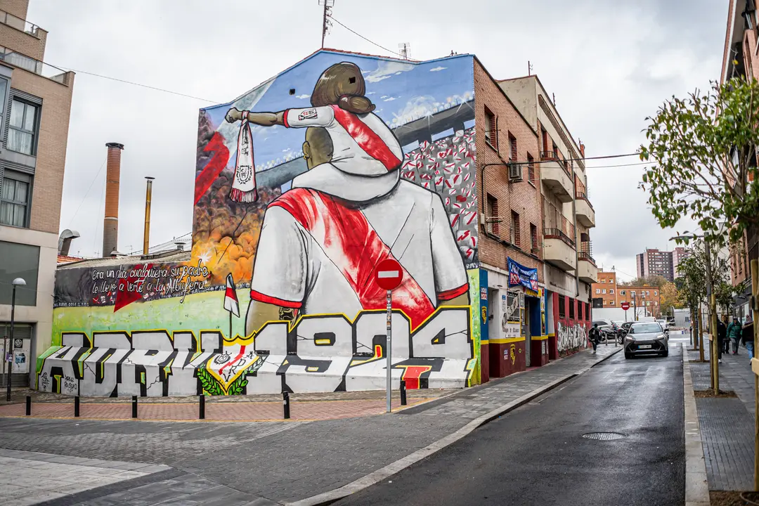 DVD1244 (13/12/24) Estadio Rayo Vallecano: Mural en los exteriores del Estadio de Vallecas.