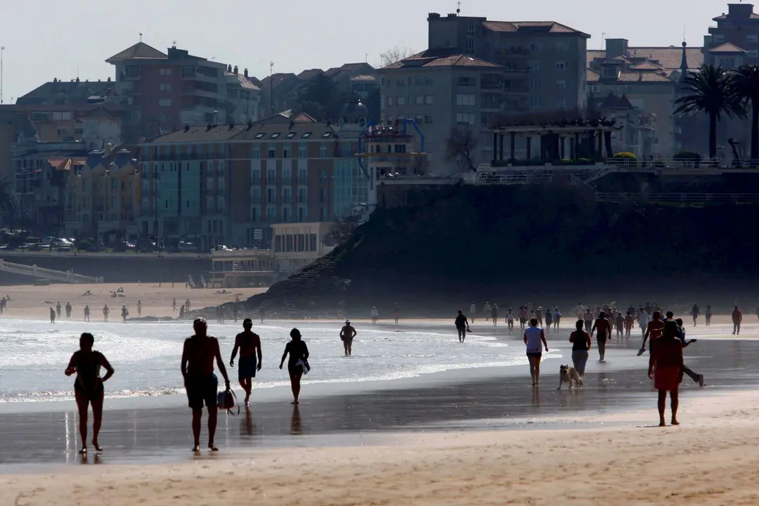 Imagen de archivo de la playa de El Sarindero / EFE