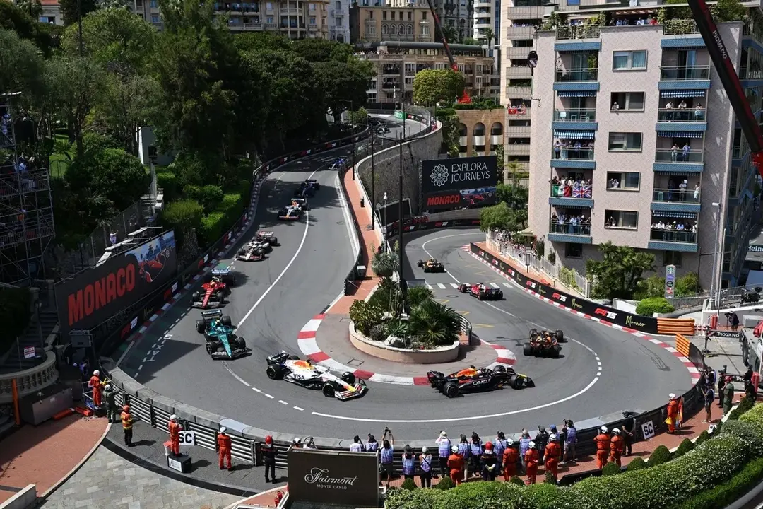 charles-leclerc-ferrari-lewis-