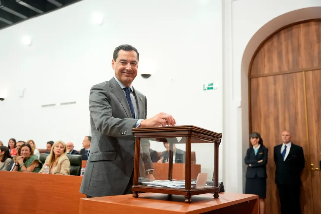 El presidente en funciones de la Junta, Juanma Moreno, en una imagen de archivo / Parlamento de Andaluc&iacute;a