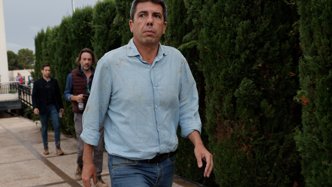 Carlos Maz&oacute;n, en el Centro de Emergencias de la Generalitat / Agencia EFE