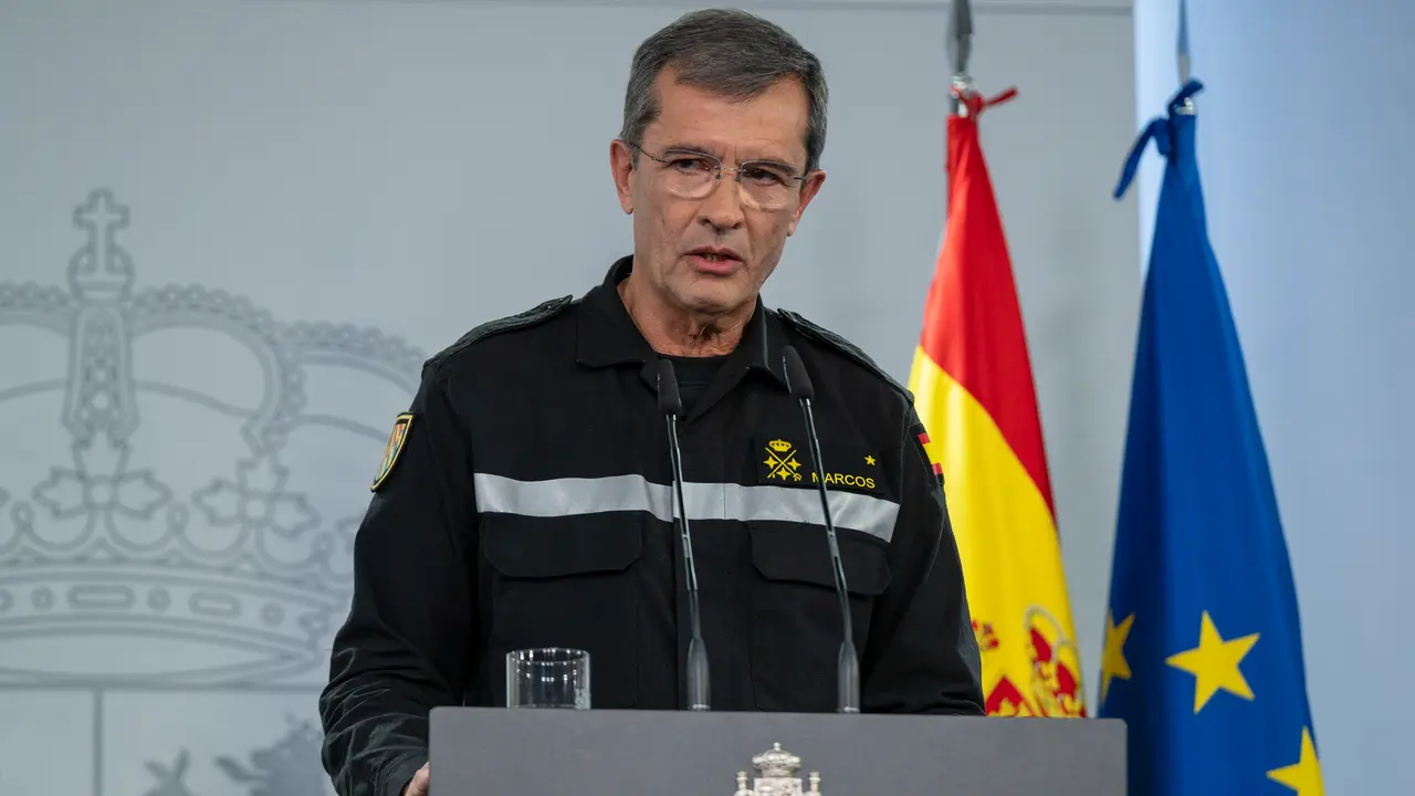 El general Francisco Javier Marcos, en la comparecencia de ayer / EFE