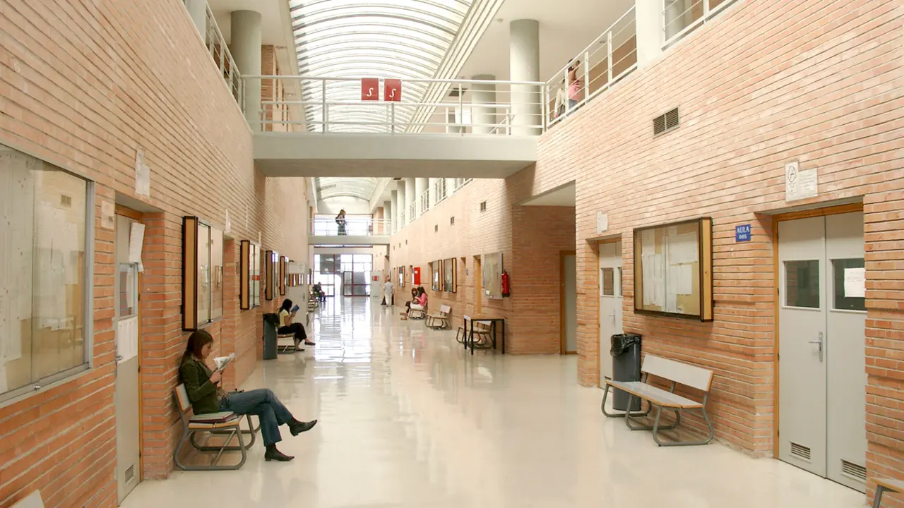 Facultad de Ciencias de la Comunicaci&oacute;n / UMA