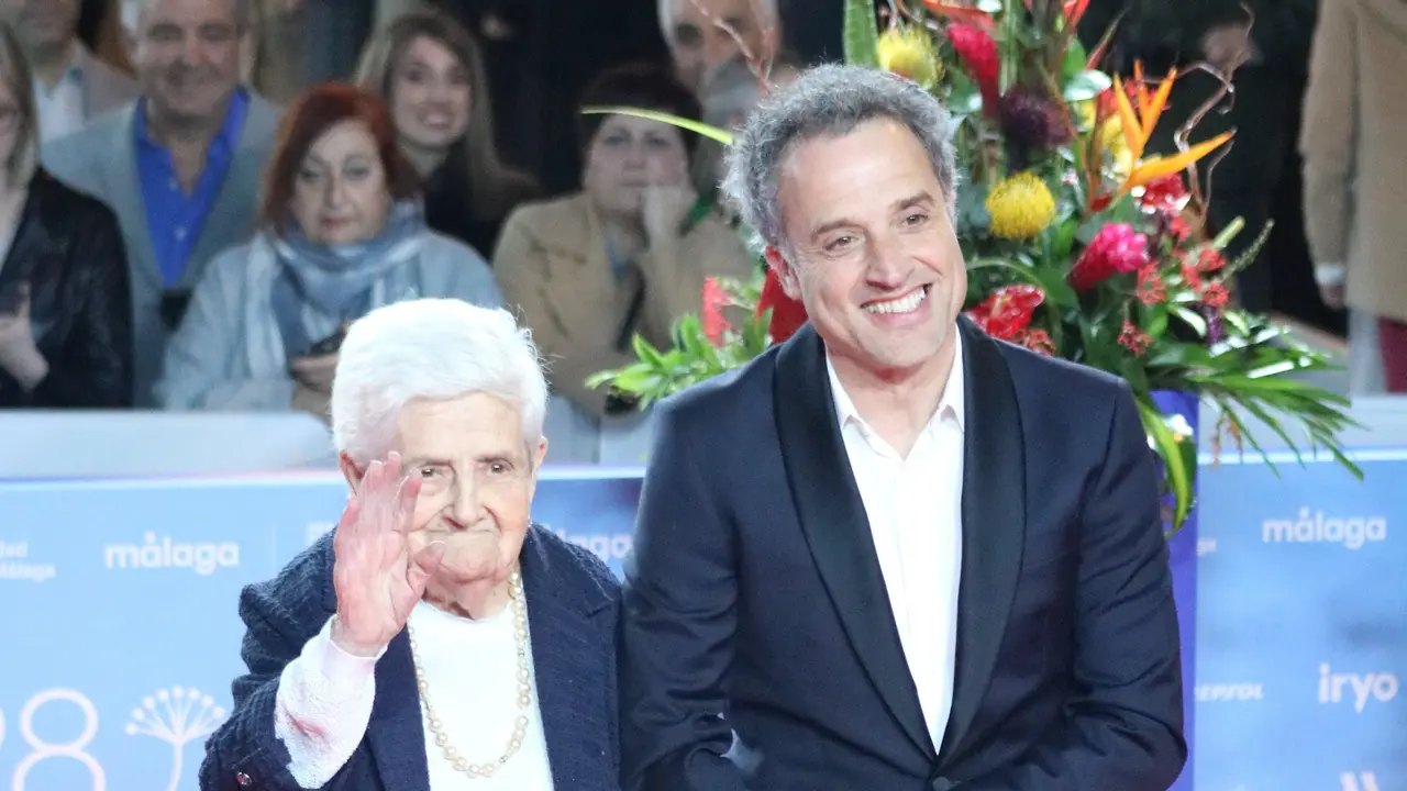 Dani Guzm&aacute;n y su madre, en el Festival de M&aacute;laga (2025) / Juanma Ponferrada