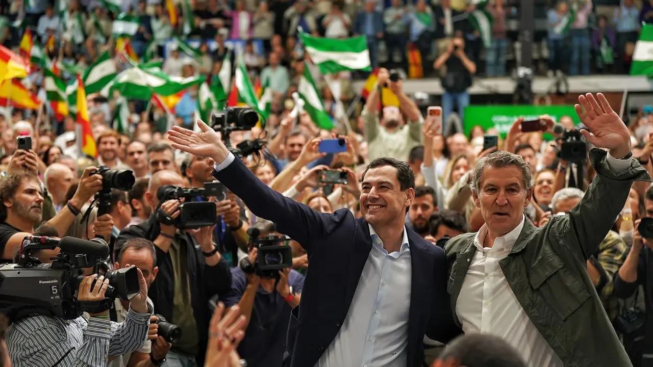 El presidente del PP, Alberto N&uacute;&ntilde;ez Feij&oacute;o, acompa&ntilde;a a su candidato auton&oacute;mico, Juanma Moreno, en M&aacute;laga
