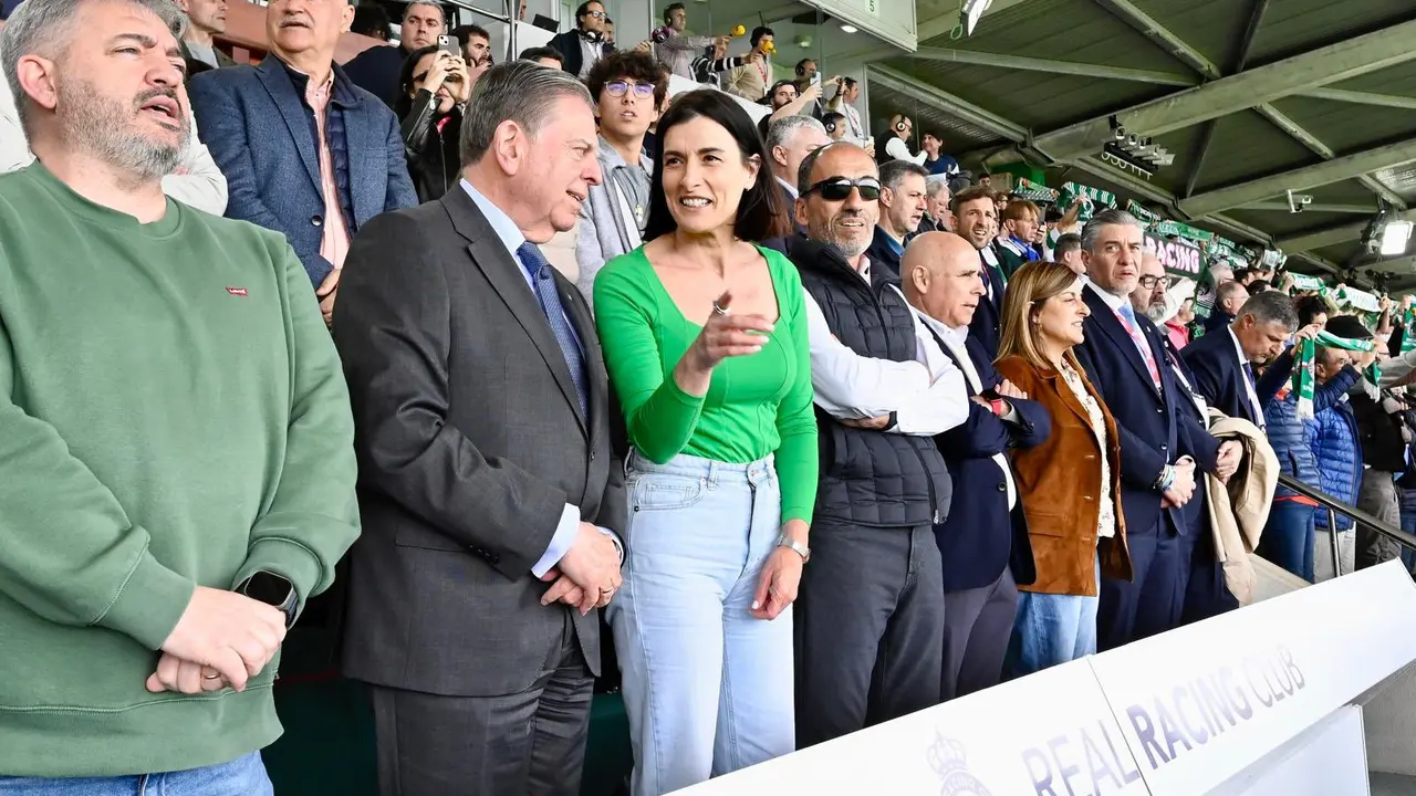 Gema Igual en el palco de Los Campos de Sport / Racing