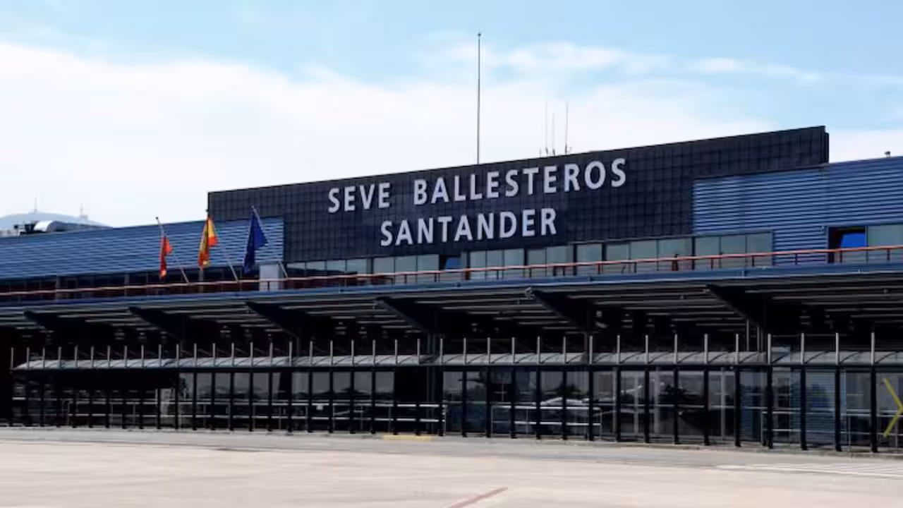 Aeropuerto Seve Ballesteros. / EFE