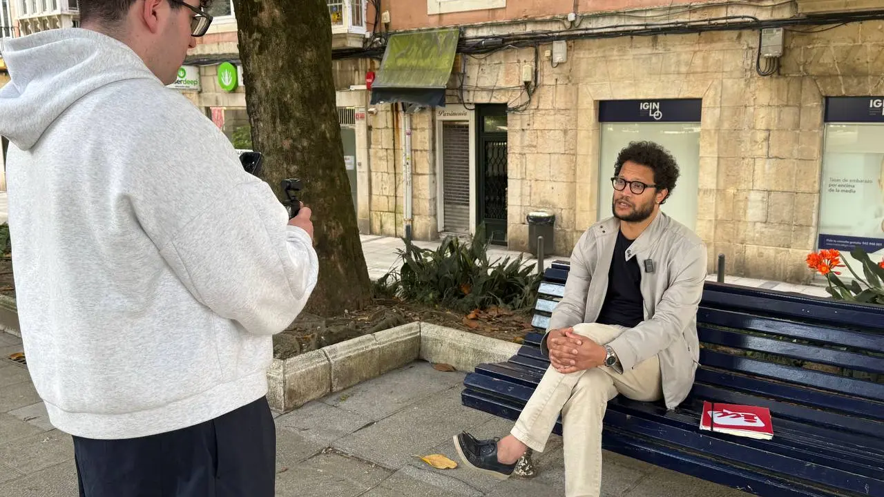 Keruin Mart&iacute;nez siendo entrevistado por Universitas / IU Santander