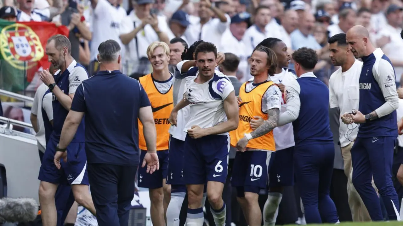 El Tottenham se mantiene en la Premier League con un gol de Palinha / EFE