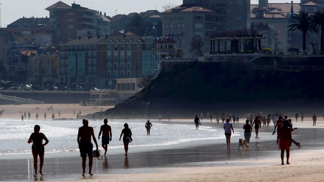 Imagen de archivo de la playa de El Sarindero / EFE