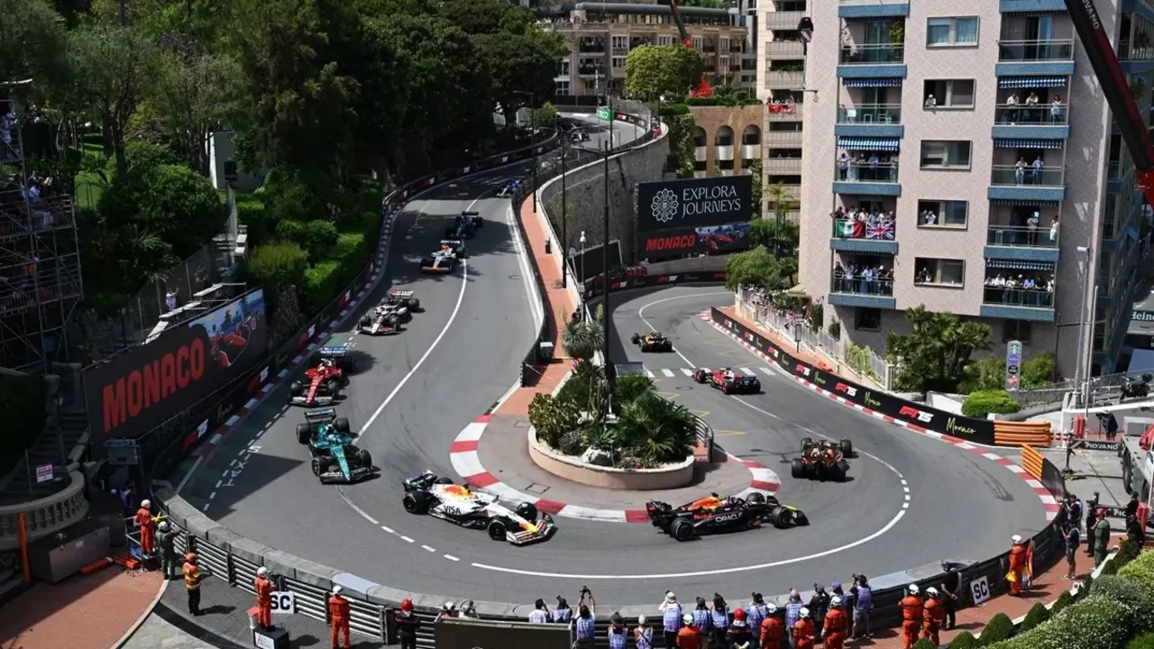 charles-leclerc-ferrari-lewis-