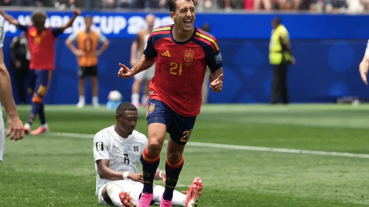 Mikel Oyarzabal celebrando su segundo tanto ante Austria