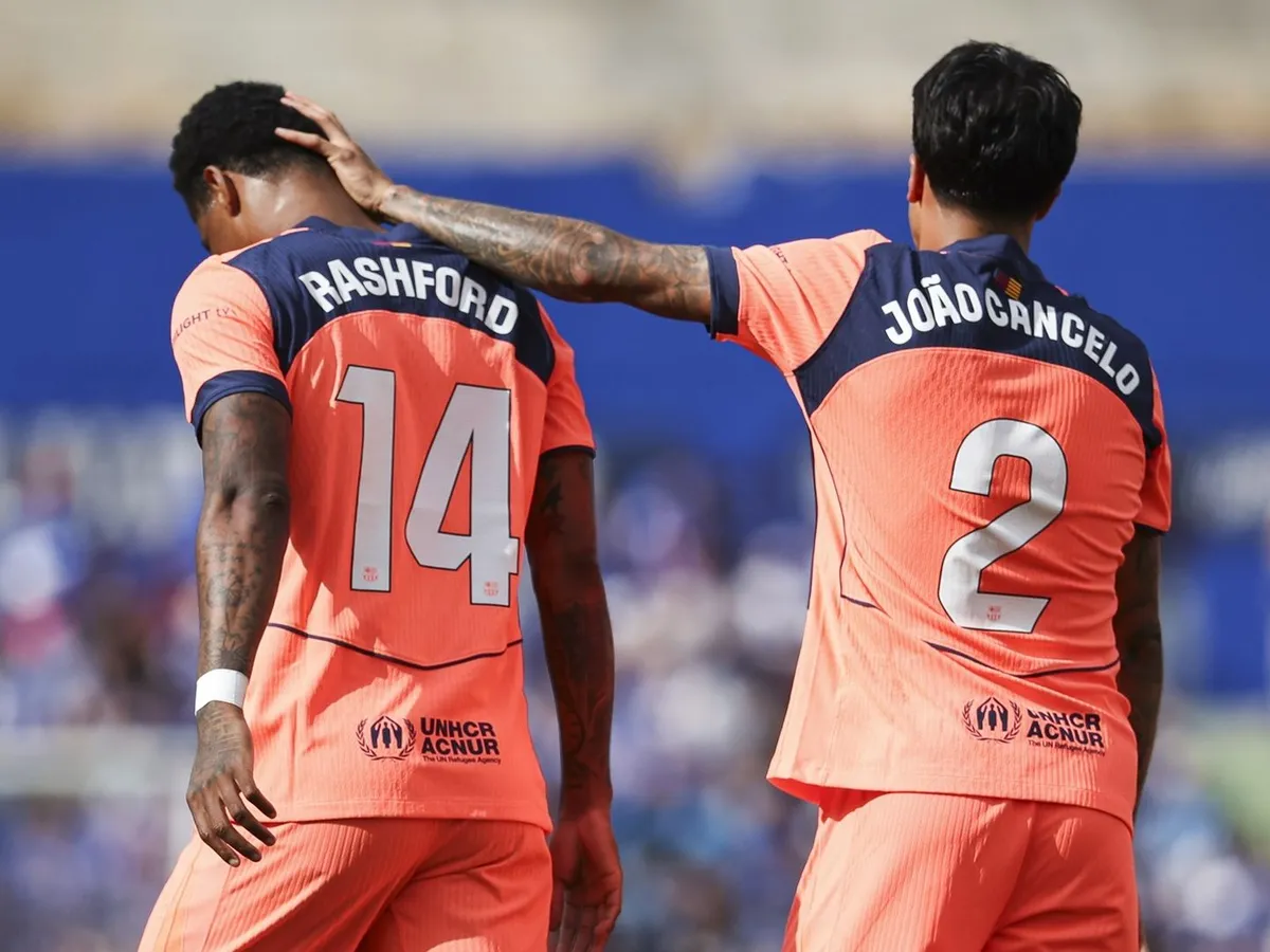 Marcus Rashford y Joao Cancelo en un partido del Barça / ElDesmarque