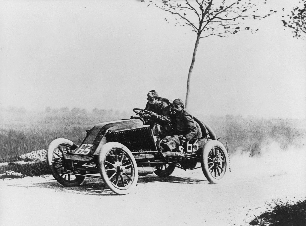 Marcel Renault, cofundador de la mítica marca francesa, falleció durante la París-Madrid de 1903 / Dominio público