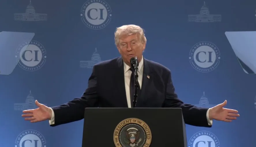 El presidente estadounidense, Donald Trump, durante una transmisión el 4 de mayo en la que insistió en una "toma de control amistosa de Cuba". La Casa Blanca